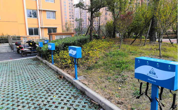 电动车室外充电桩