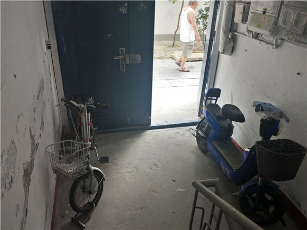 楼道不得停放电瓶车