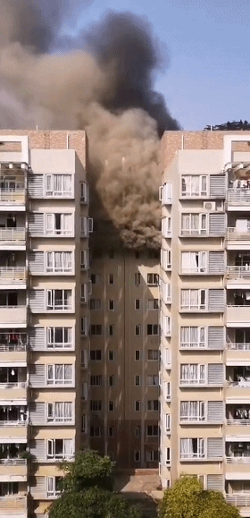 凤岗某小区发生疑似电动自行车火灾