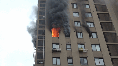 电瓶车充电发生电气故障，引发充电火灾